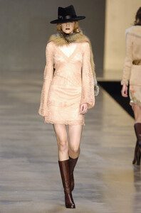 Blumarine-FW2004-Caroline-Trentini-01.jpg