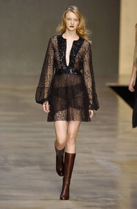 Blumarine-FW2004-Caroline-Trentini-06.jpg