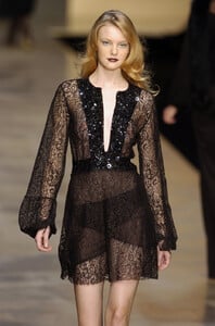 Blumarine-FW2004-Caroline-Trentini-08.jpg