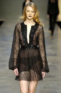 Blumarine-FW2004-Caroline-Trentini-10.jpg
