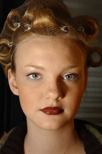 Blumarine-FW2004-Caroline-Trentini-14.jpg