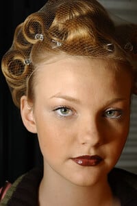 Blumarine-FW2004-Caroline-Trentini-17.jpg