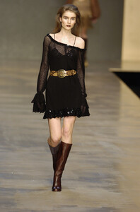 Blumarine-FW2004-Dalia-01.jpg