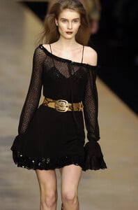 Blumarine-FW2004-Dalia-02.jpg