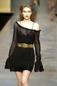 Blumarine-FW2004-Dalia-03.jpg