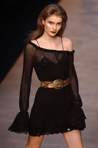 Blumarine-FW2004-Dalia-05.jpg