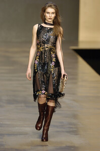 Blumarine-FW2004-Dalia-06.jpg