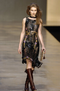 Blumarine-FW2004-Dalia-07.jpg