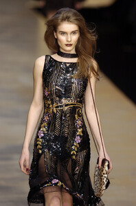 Blumarine-FW2004-Dalia-08.jpg