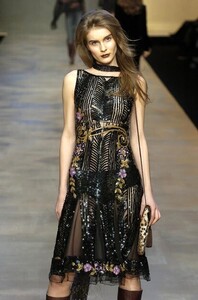 Blumarine-FW2004-Dalia-09.jpg