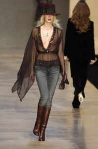 Blumarine-FW2004-Dewi-01.jpg