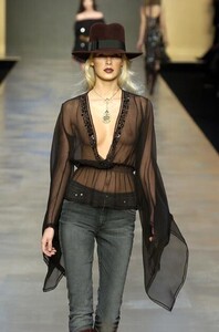 Blumarine-FW2004-Dewi-07.jpg