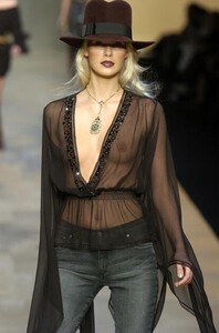 Blumarine-FW2004-Dewi-09.jpg