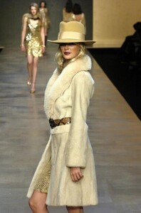 Blumarine-FW2004-Dewi-16.jpg