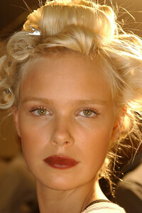 Blumarine-FW2004-Dewi-18.jpg