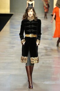 Blumarine-FW2004-Diana-Dondoe-01.jpg