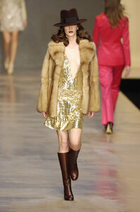 Blumarine-FW2004-Diana-Dondoe-05.jpg