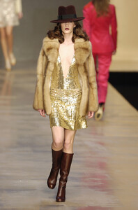 Blumarine-FW2004-Diana-Dondoe-06.jpg