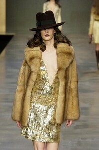 Blumarine-FW2004-Diana-Dondoe-07.jpg