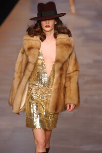 Blumarine-FW2004-Diana-Dondoe-08.jpg