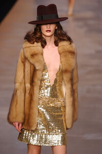 Blumarine-FW2004-Diana-Dondoe-09.jpg