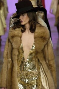 Blumarine-FW2004-Diana-Dondoe-10.jpg