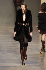 Blumarine-FW2004-Elise-Crombez-13.jpg