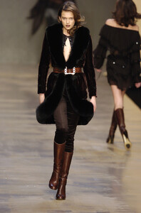 Blumarine-FW2004-Elise-Crombez-14.jpg