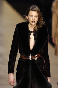 Blumarine-FW2004-Elise-Crombez-15.jpg