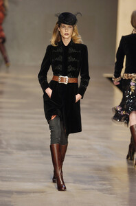 Blumarine-FW2004-Erin-Wasson-01.jpg