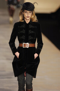 Blumarine-FW2004-Erin-Wasson-03.jpg
