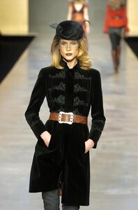 Blumarine-FW2004-Erin-Wasson-04.jpg