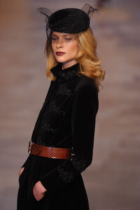 Blumarine-FW2004-Erin-Wasson-06.jpg