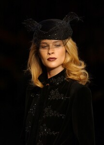 Blumarine-FW2004-Erin-Wasson-08.jpg