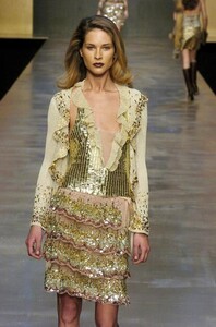 Blumarine-FW2004-Erin-Wasson-13.jpg