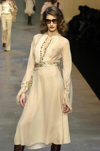 Blumarine-FW2004-Eugenia-Volodina-04.jpg