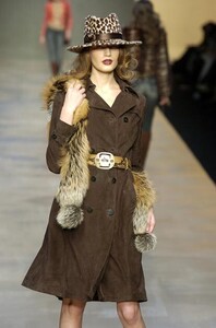 Blumarine-FW2004-Eugenia-Volodina-06.jpg