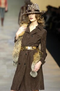 Blumarine-FW2004-Eugenia-Volodina-07.jpg