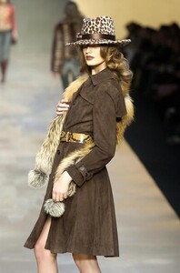 Blumarine-FW2004-Eugenia-Volodina-09.jpg