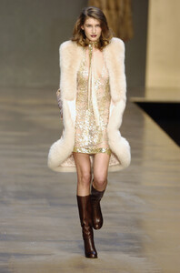 Blumarine-FW2004-Eugenia-Volodina-11.jpg