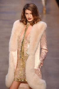 Blumarine-FW2004-Eugenia-Volodina-12.jpg