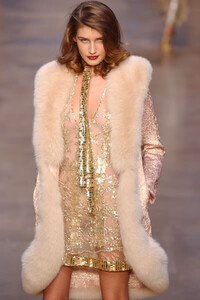 Blumarine-FW2004-Eugenia-Volodina-13.jpg