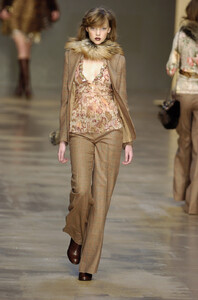 Blumarine-FW2004-Heather-Marks-01.jpg