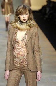 Blumarine-FW2004-Heather-Marks-05.jpg