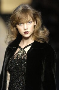 Blumarine-FW2004-Heather-Marks-12.jpg