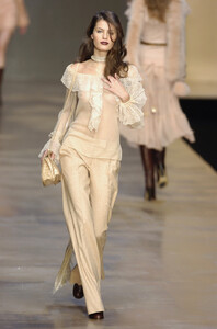 Blumarine-FW2004-Isabeli-Fontana-02.jpg