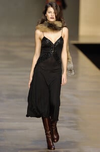Blumarine-FW2004-Isabeli-Fontana-10.jpg