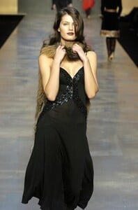Blumarine-FW2004-Isabeli-Fontana-13.jpg