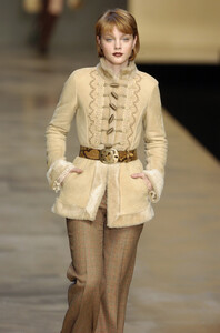 Blumarine-FW2004-Jessica-Stam-02.jpg