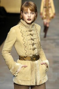 Blumarine-FW2004-Jessica-Stam-04.jpg